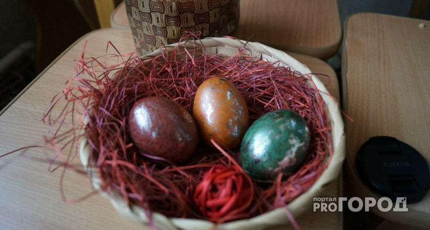 Священник сказал, в какие цвета нельзя красить яйца на Пасху: их всего три