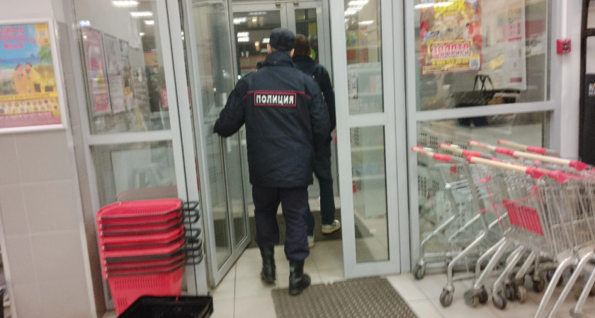 Воркутинец угрожал продавцу пневматическим оружием за отказ вызвать такси