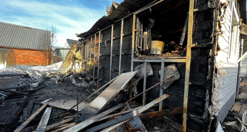 В Коми за сутки горели хозпостройка и многоквартирный дом