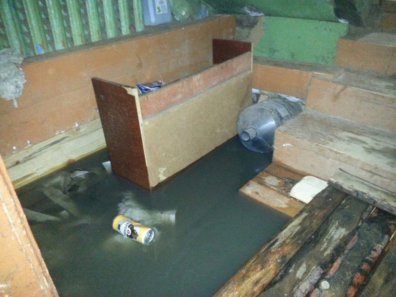 Сыктывкарцы уходят под воду вместе со своим домом (фото, видео)