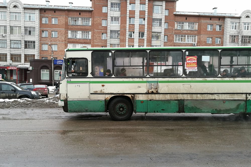 Водителя сыктывкарского автобуса застукали с сигаретой за рулем (фото)