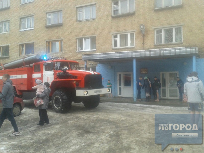 Стало известно, почему к студенческому общежитию в Сыктывкаре съехались пожарные