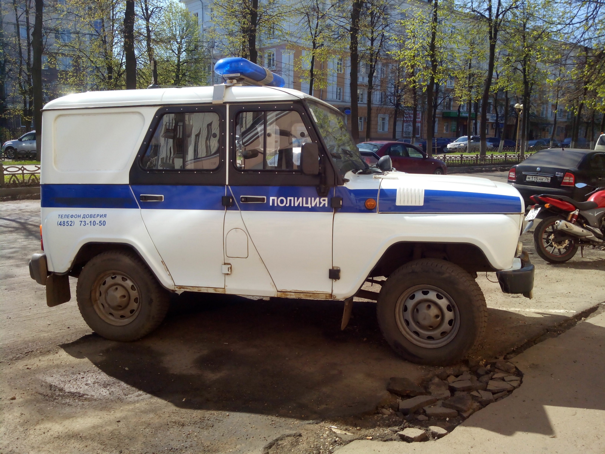 В Сыктывкаре 14-летний подросток угнал авто, а при задержании напал на полицейских