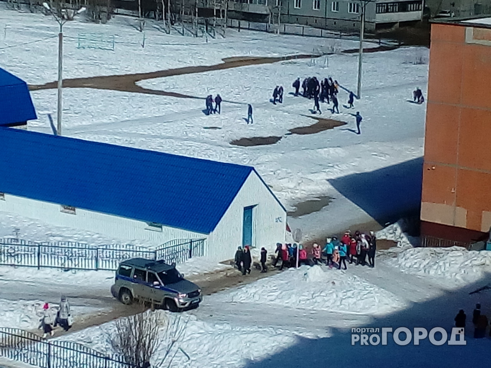 В Сыктывкаре из-за шутки о бомбе 1 апреля эвакуировали  школу