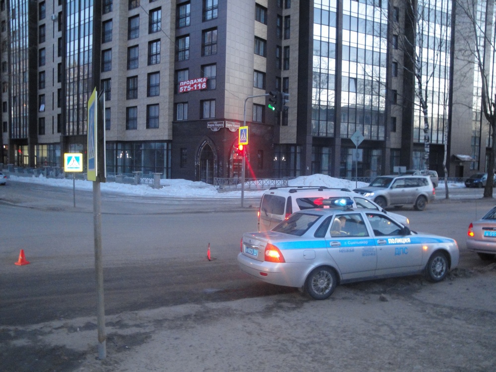 В Сыктывкаре автоледи на «Ладе» сбила девочку-подростка (фото)