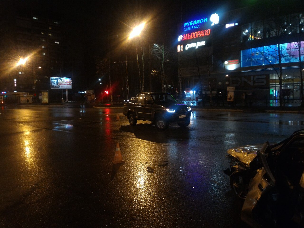 В Сыктывкаре столкнулись ВАЗ-2112 и УАЗ, есть пострадавшие