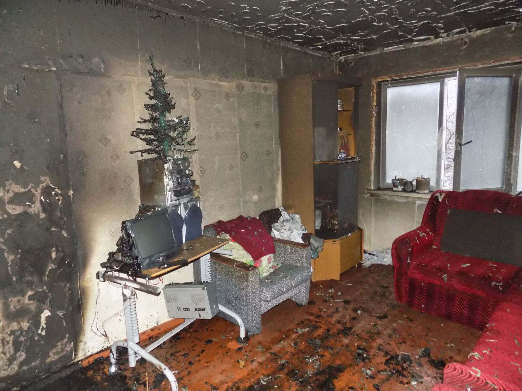 Появились фото эжвинской квартиры, где в пожаре погиб мужчина