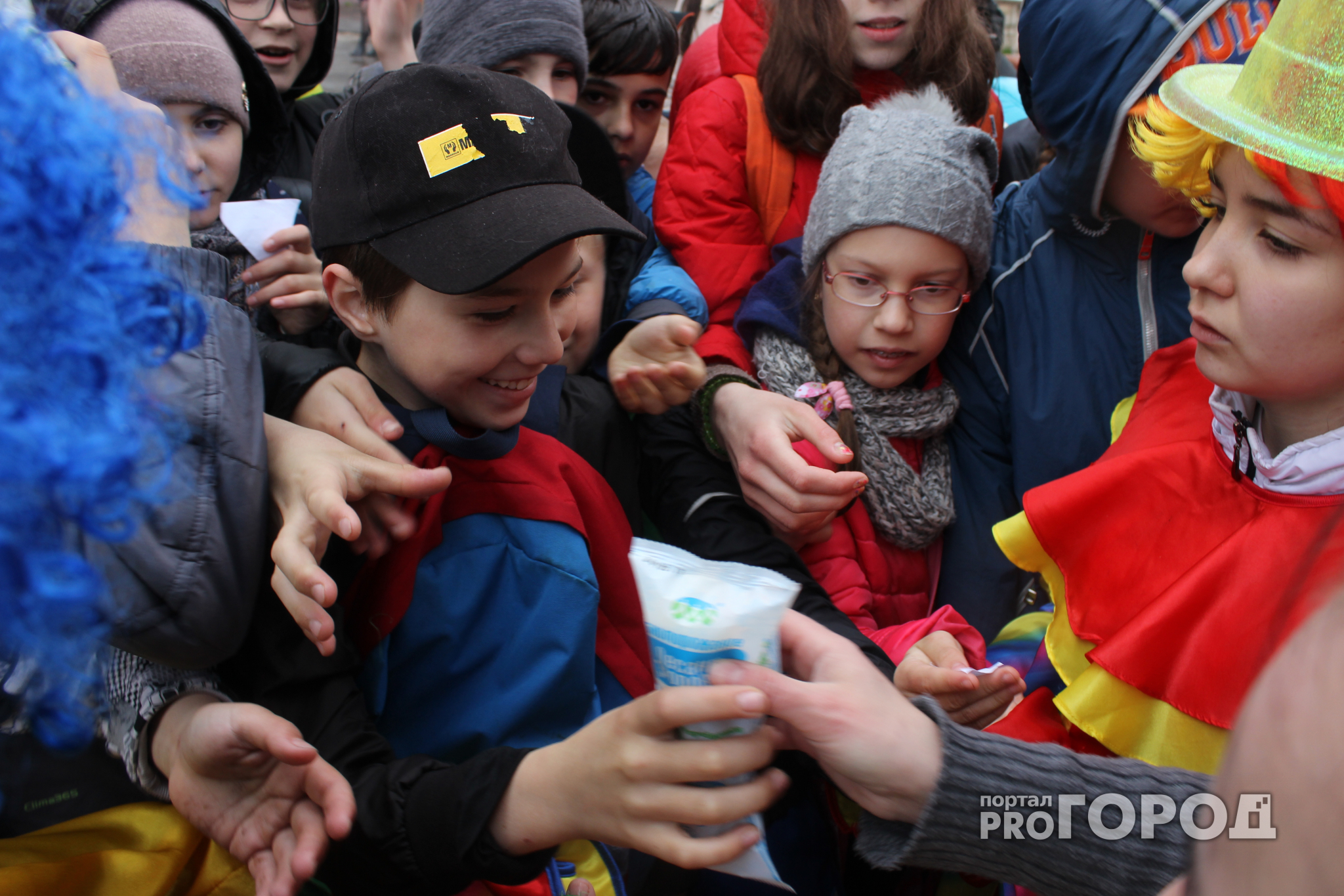 Раздача бесплатного мороженого в центре Сыктывкара вызвала ажиотаж (фото, видео)