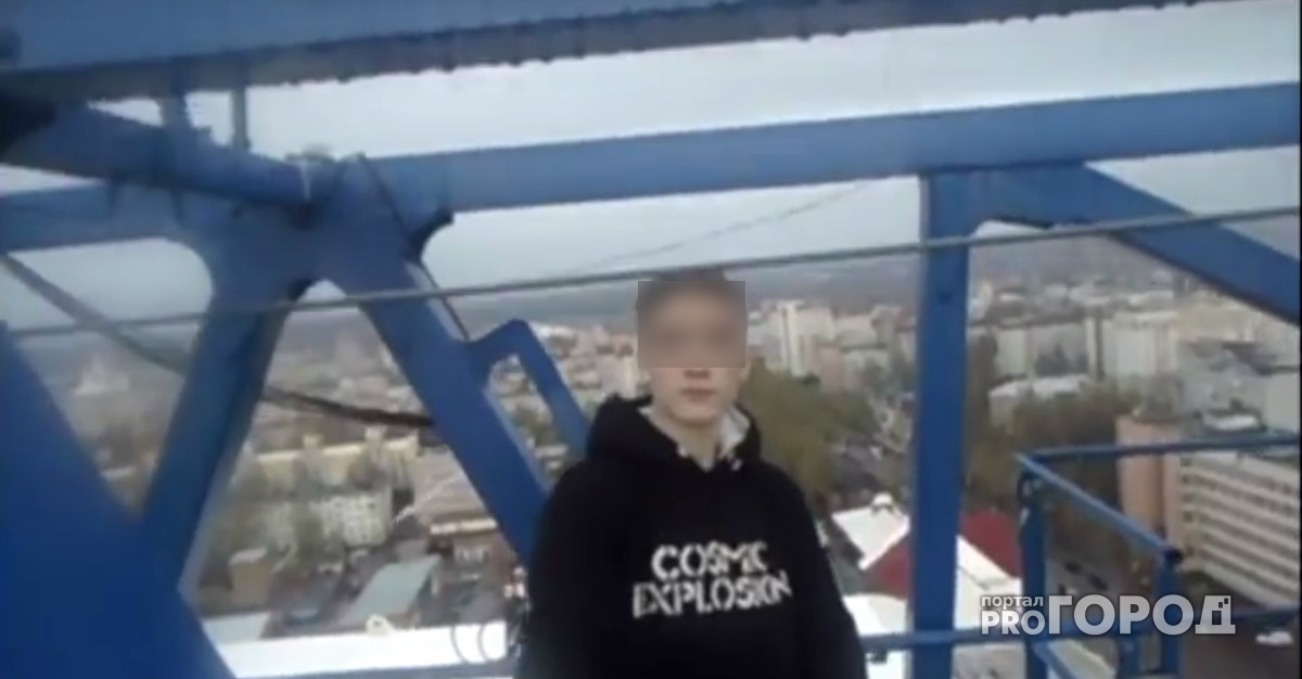 Сыктывкарские подростки забрались на башенный кран, чтобы прославиться в интернете (видео)