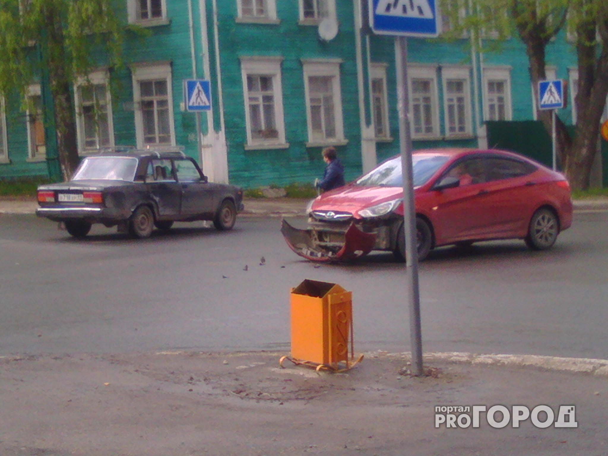 ДТП в Сыктывкаре: две женщины за рулем не смогли разобраться, куда ехать (фото, видео)