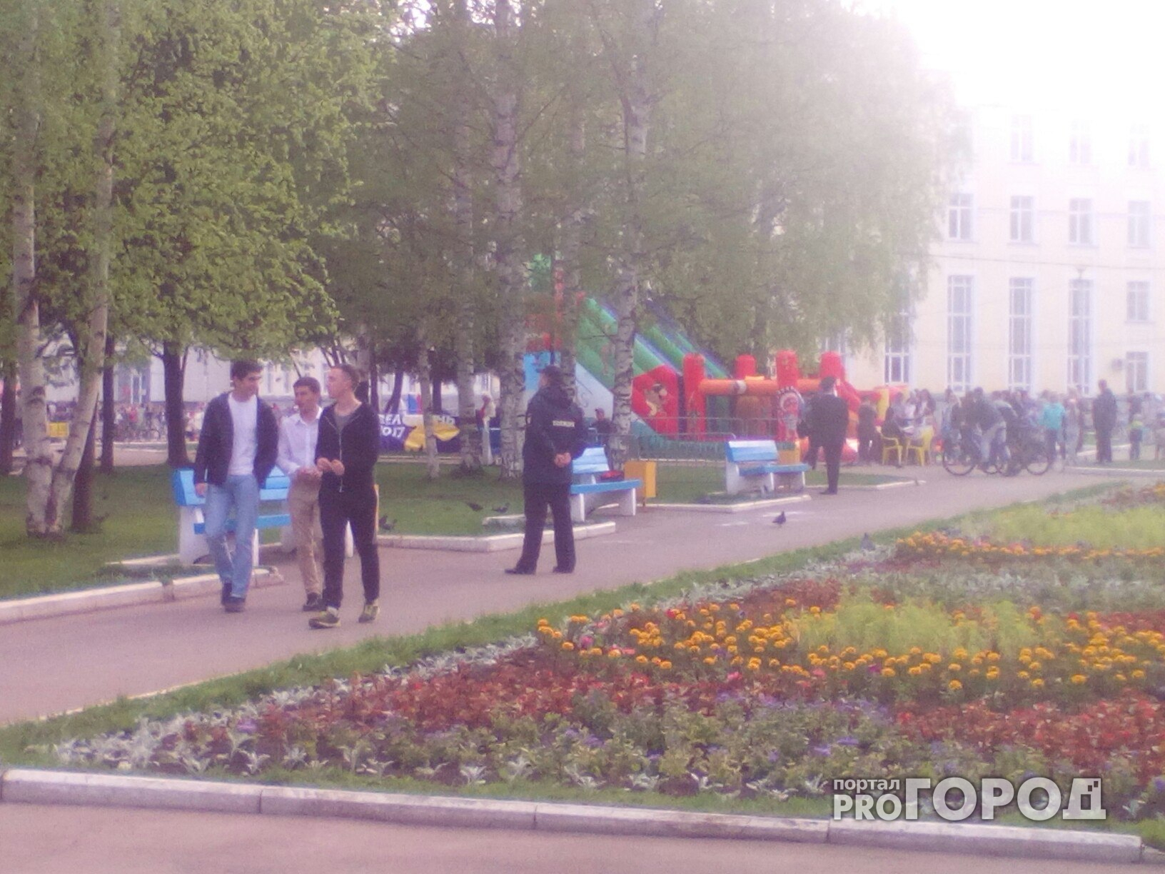 На главной площади Сыктывкара в День города нашли подозрительный предмет (фото)