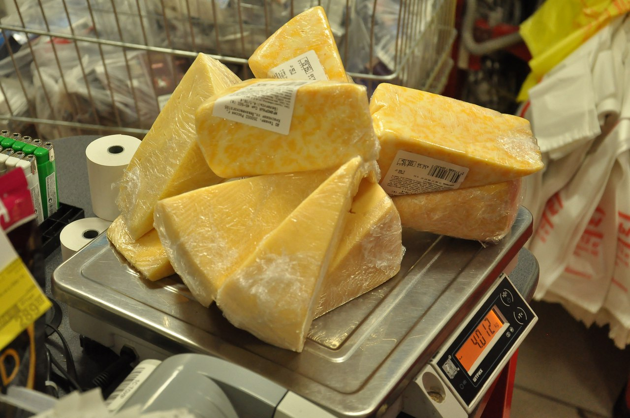 Сыктывкарцы в одном из магазинов купили тухлый сыр с плесенью (фото)