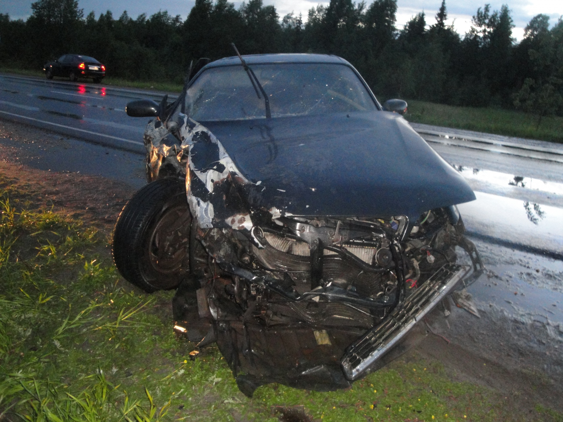 В Сыктывкаре "Тойота" влетела в ВАЗ, водитель "четырнадцатой" погиб