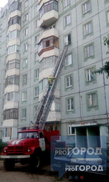 В Сыктывкаре пьяный мужчина заперся в горящей квартире и не пускал пожарных