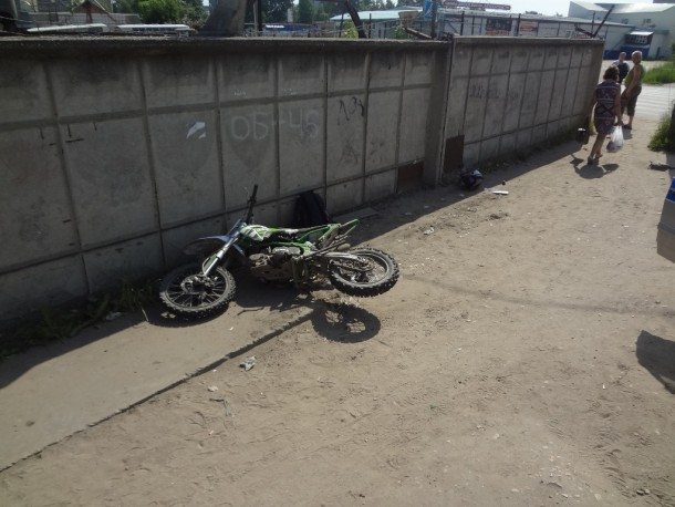 В Сыктывкаре "Нива" влетела мотоцикл, мужчина попал в больницу (фото)