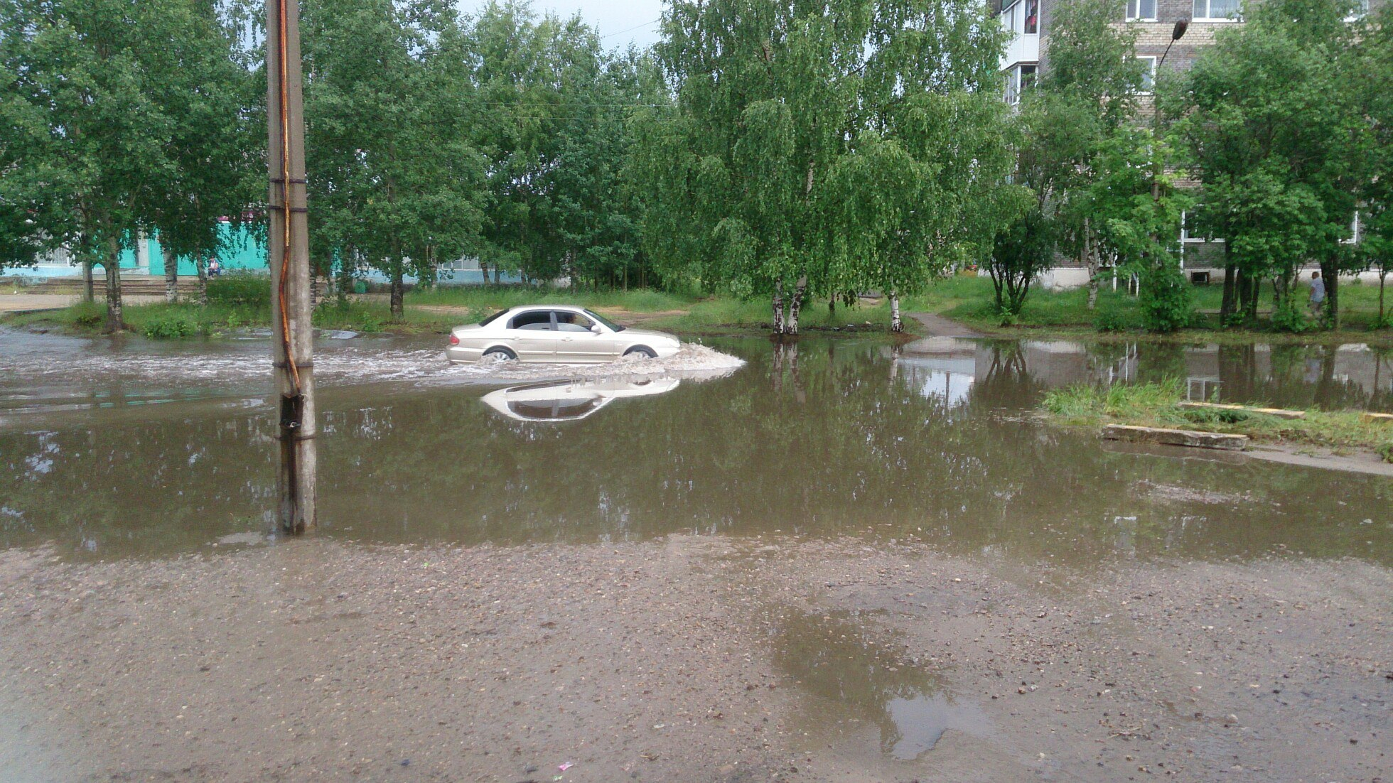 В Коми после ливней машины ушли под воду