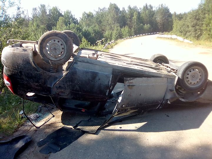 Появились фото с места ДТП в Коми, где пьяный водитель на ВАЗе убил человека