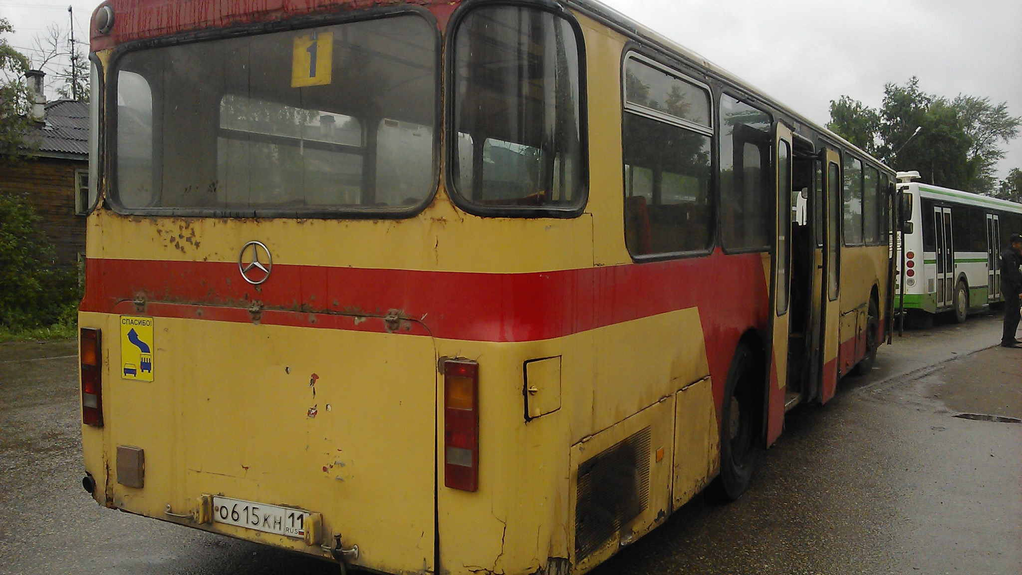 Автобусные войны в Сыктывкаре: как водители и кондукторы издеваются над пассажирами