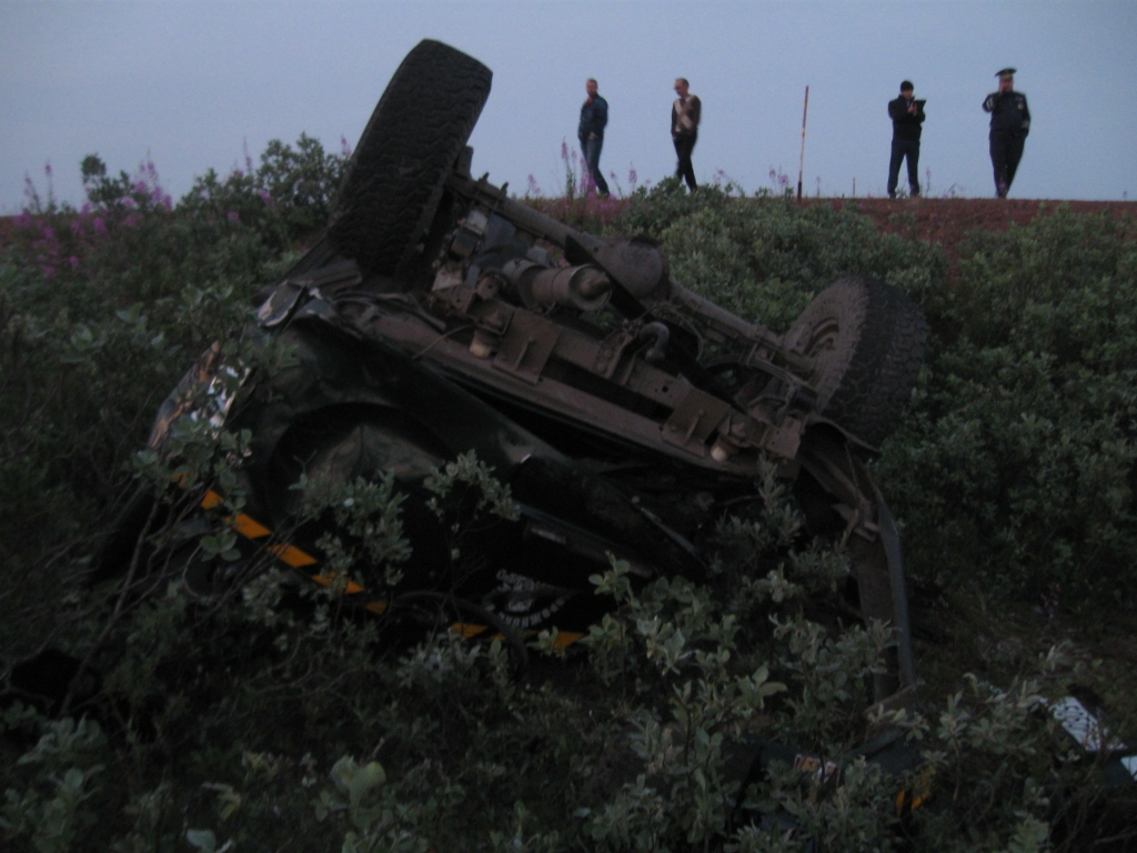 В Коми на полном ходу перевернулся «УАЗ», есть погибшие (фото)