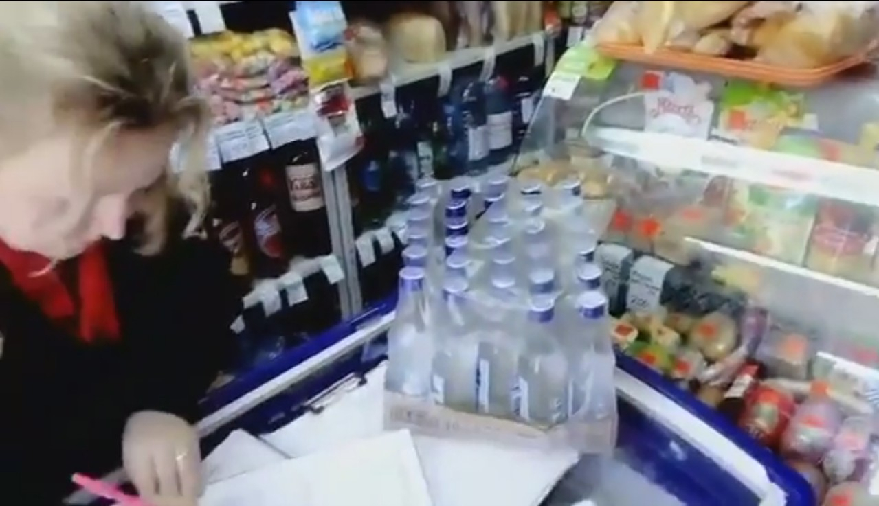 В Сыктывкаре магазины поймали на нелегальной продаже алкоголя (видео)