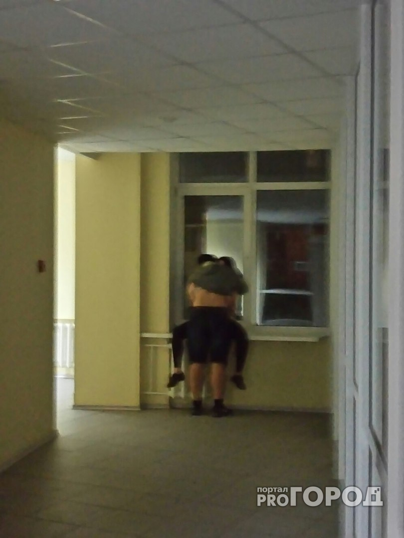 В Сыктывкаре в крупном торговом центре пара занималась сексом (фото)