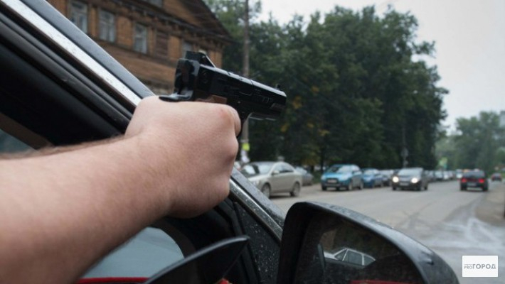 В Коми подросток гонял на авто по городу и стрелял по окнам