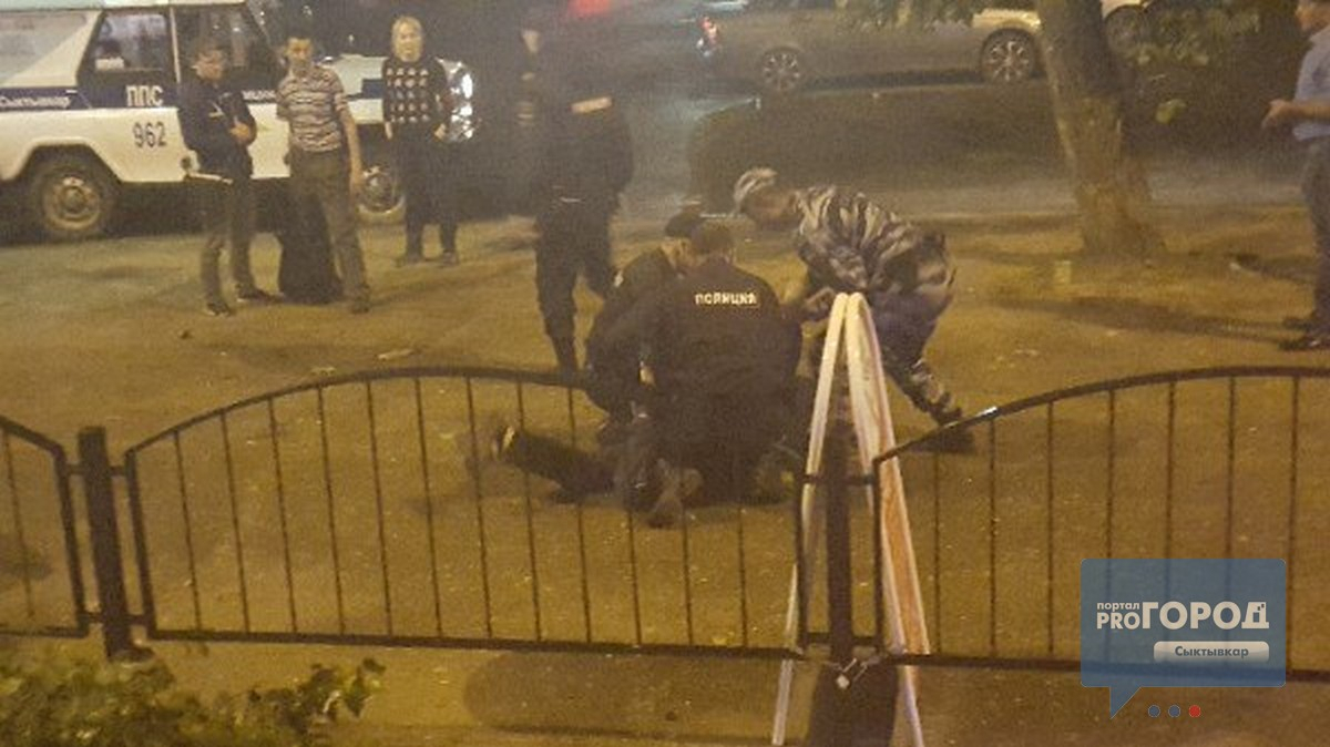 В Сыктывкаре полиция скрутила неадекватных парней, которые бросались на прохожих (фото)