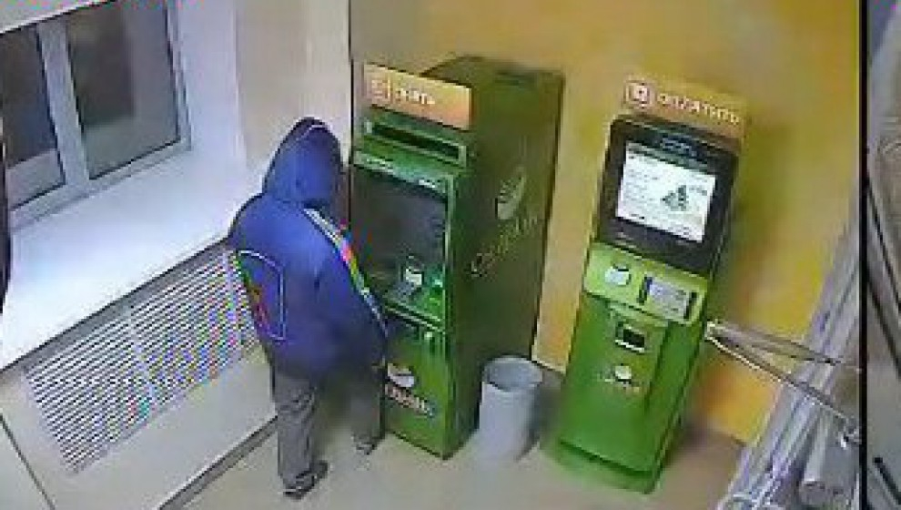 В Коми 16-летний парень ограбил банкомат