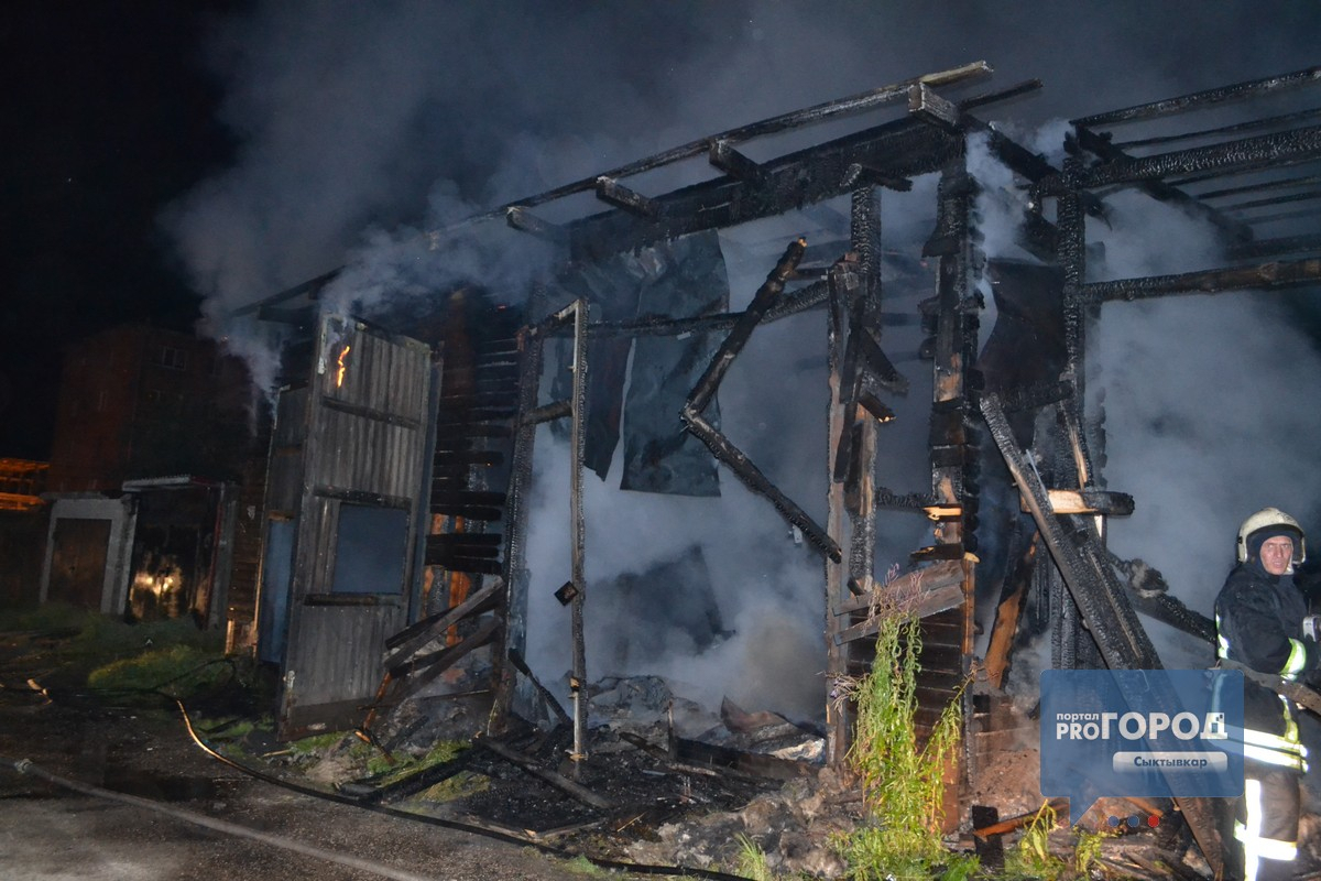 Названа причина крупного пожара у железнодорожного вокзала в Сыктывкаре