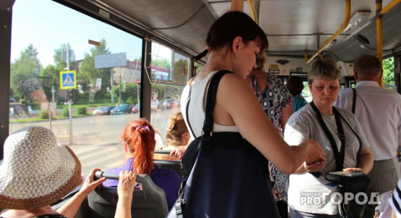 В Сыктывкаре кондуктор угрожала пассажирке, ребенка которой вырвало в автобусе