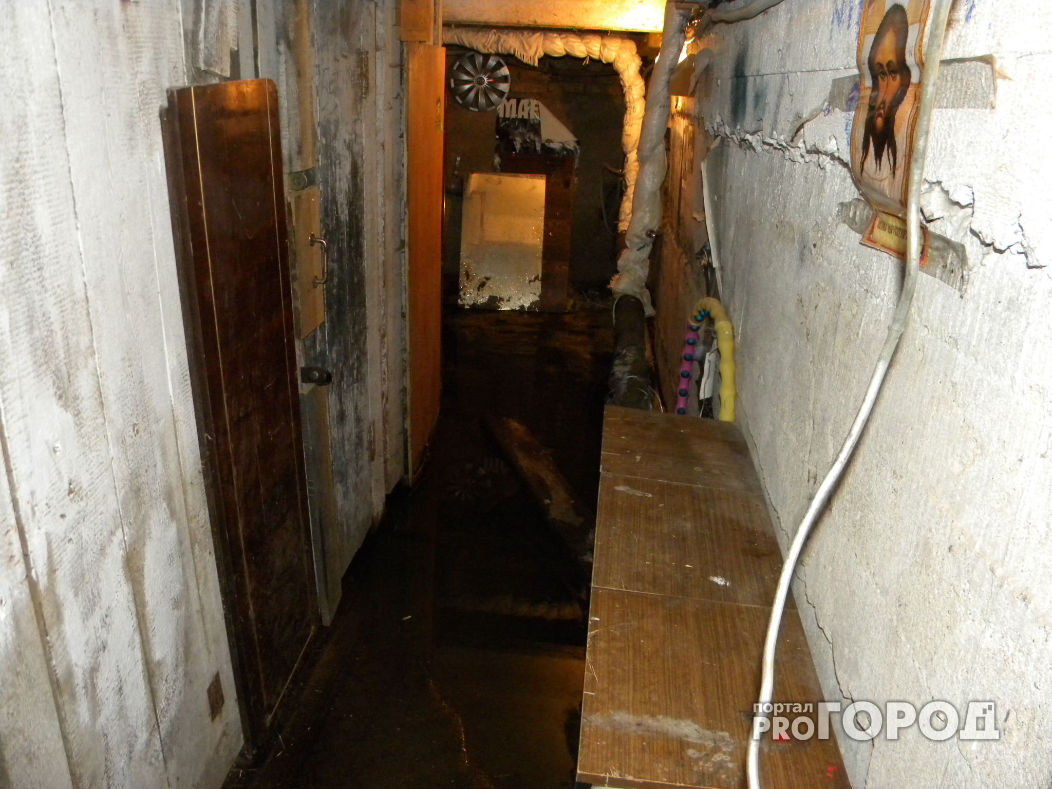 В Сыктывкаре жилой дом утонул в человеческих фекалиях (фото)