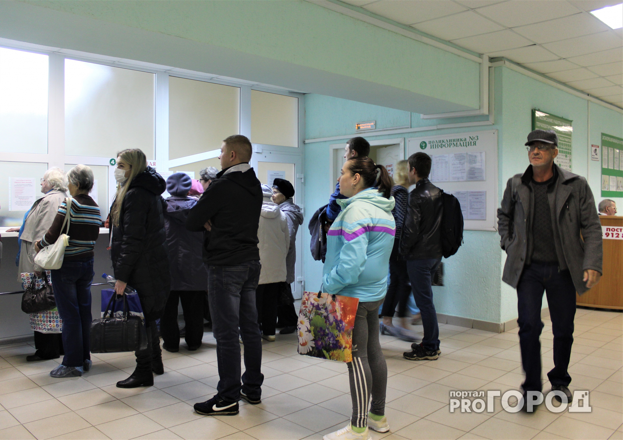 Больные гриппом жители Коми штурмуют городские поликлиники (фото)