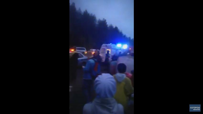 Появилось видео ДТП в Сыктывкаре, где «Ока» снесла остановку с людьми