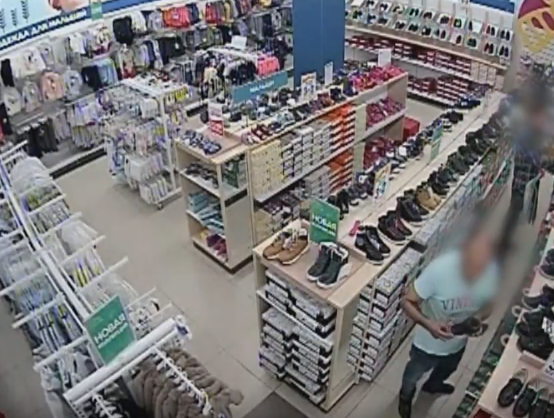 Сыктывкарец украл в детском магазине восемь пар обуви (видео)