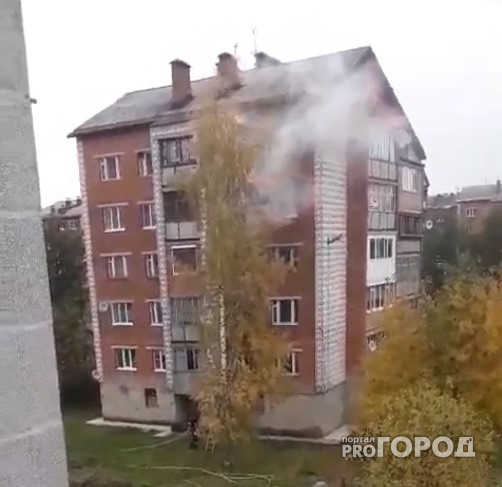 Очевидцы сняли, как в Сыктывкаре горел многоквартирный жилой дом (видео)