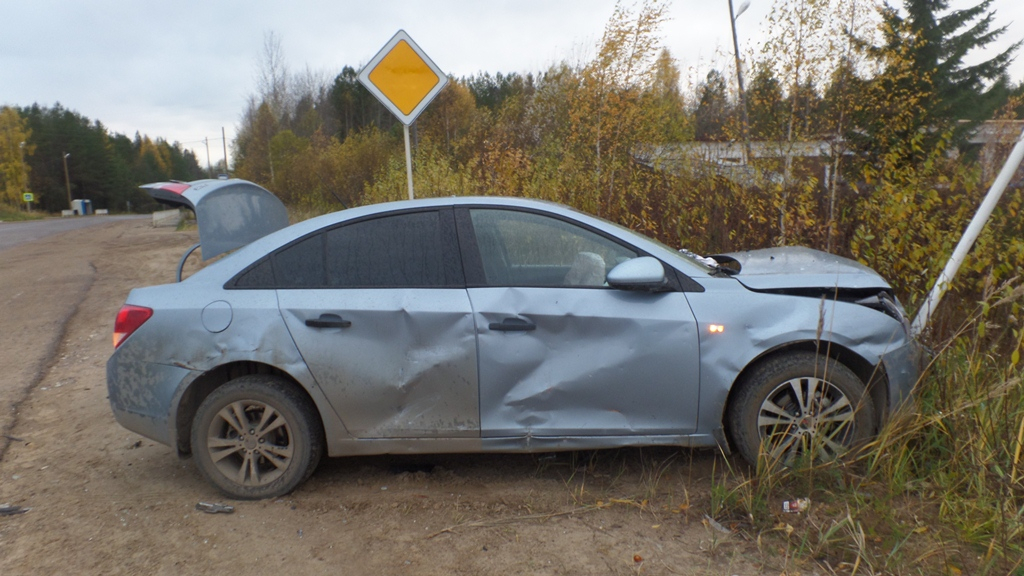В Коми произошло ДТП с участием раритетного автомобиля (фото)