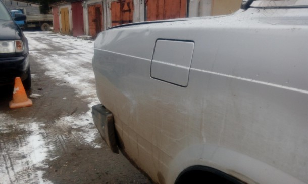 В Сыктывкаре пожилой водитель сбил мужчину и его автомобиль (фото)