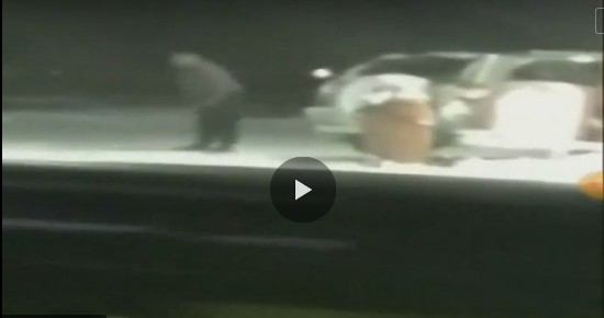 Жители Коми сняли на видео, как на заправке мужчина выполнял странные действия