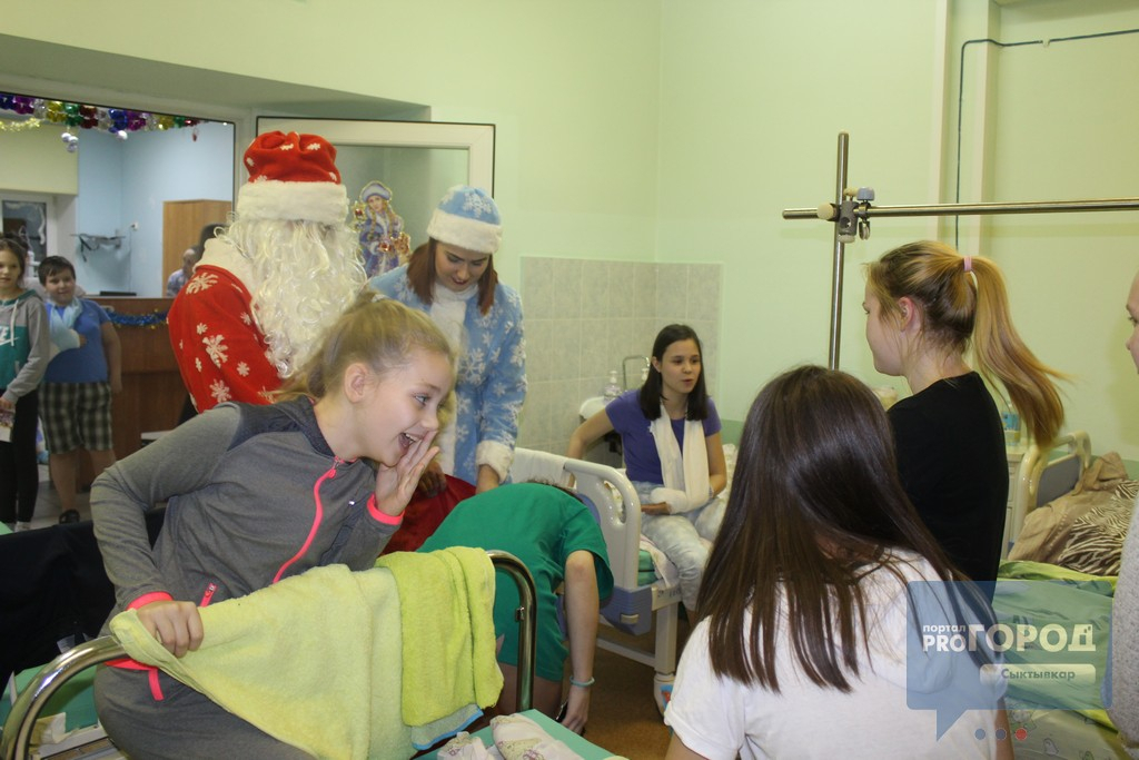 Новый год в сыктывкарской больнице: к детям пришел Дед Мороз!