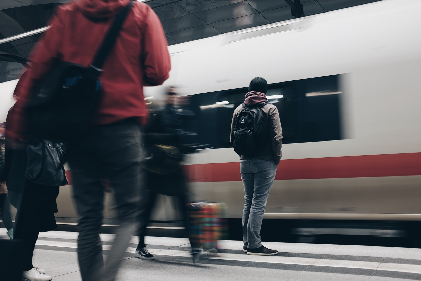РЖД разрешит детям ездить в поездах без сопровождения взрослых