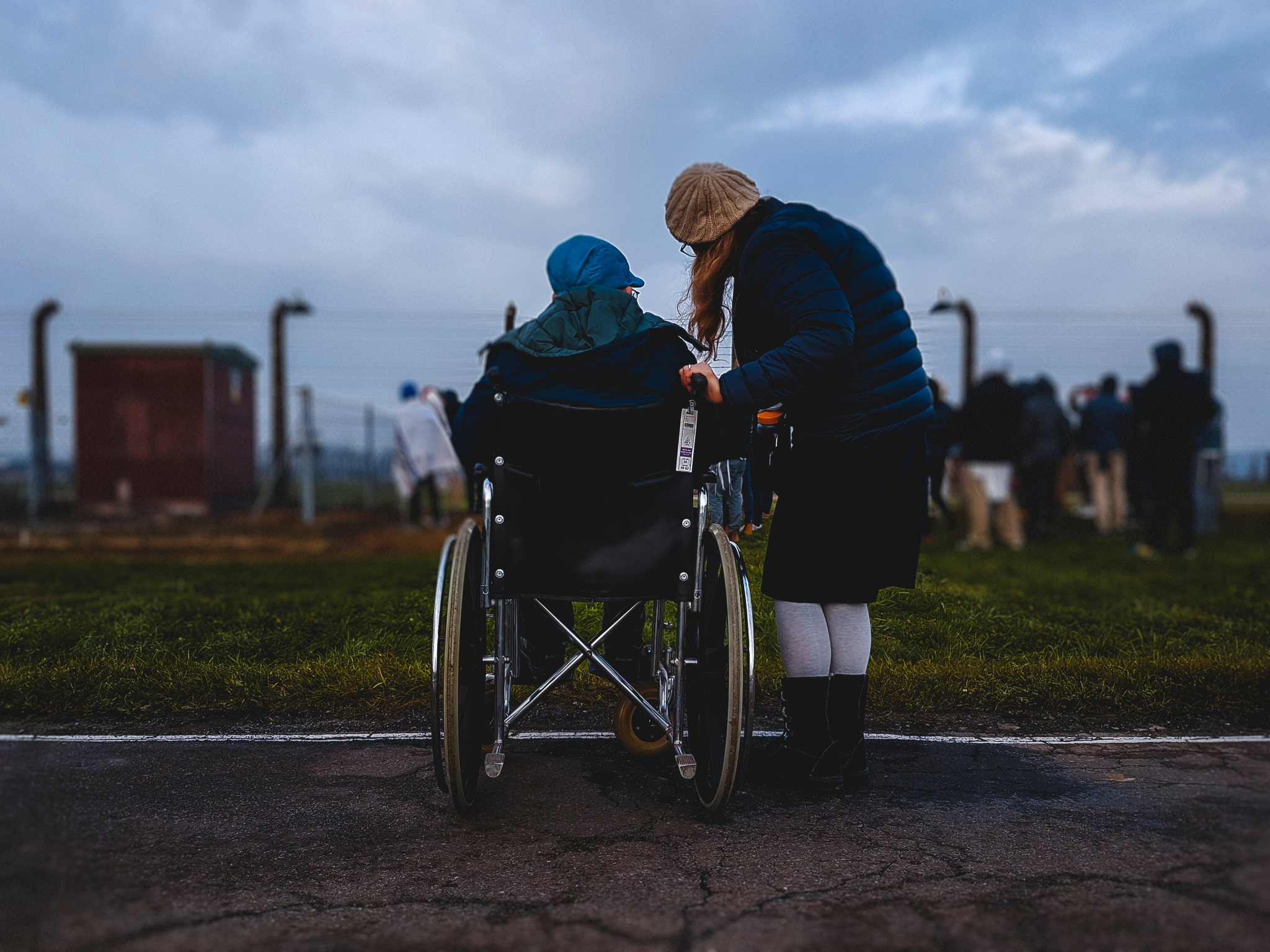В Сыктывкаре женщина-инвалид больше месяца не может выйти из дома без спасателей