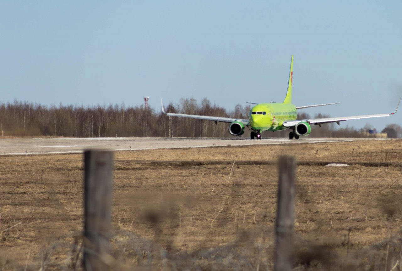 В сыктывкарском аэропорту экстренно сел самолет (фото)