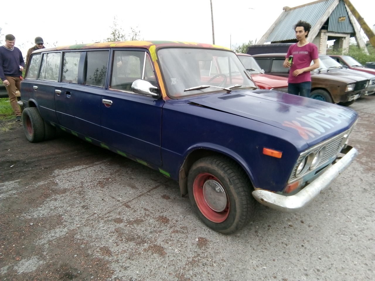 «Жигузин»: умельцы из Коми собрали лимузин из металлолома и старых «Жигулей» (фото, видео)