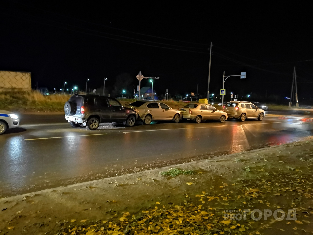 В Сыктывкаре на улице Морозова столкнулись четыре автомобиля (фото)