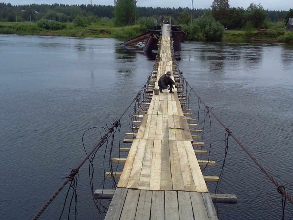 Сыктывкарцы о жителях поселка, которые своими руками починили мост: «Заплати налоги, сделай сам»