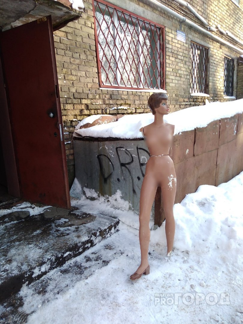 Фото дня в Сыктывкаре: загадочная голая незнакомка в центре города