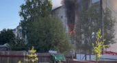 Появилось видео пожара в жилом доме в Выльгорте, где взорвался бытовой газ