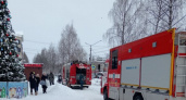 Пожарные Сыктывкара выехали на сигнал о возгорании в ТЦ "Парма" 