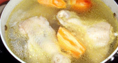 Прозрачный и ароматный: шеф-повара выжали секрет идеального куриного бульона