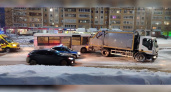 В Ухте очевидцы засняли на видео место ДТП с участием автобуса и мусоровоза
